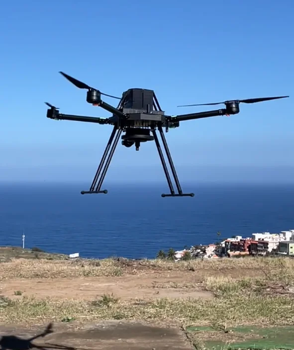 Lee más sobre el artículo Airmedia360 presenta los avances de su nuevo dron aéreo para operaciones logístico-portuarias en España