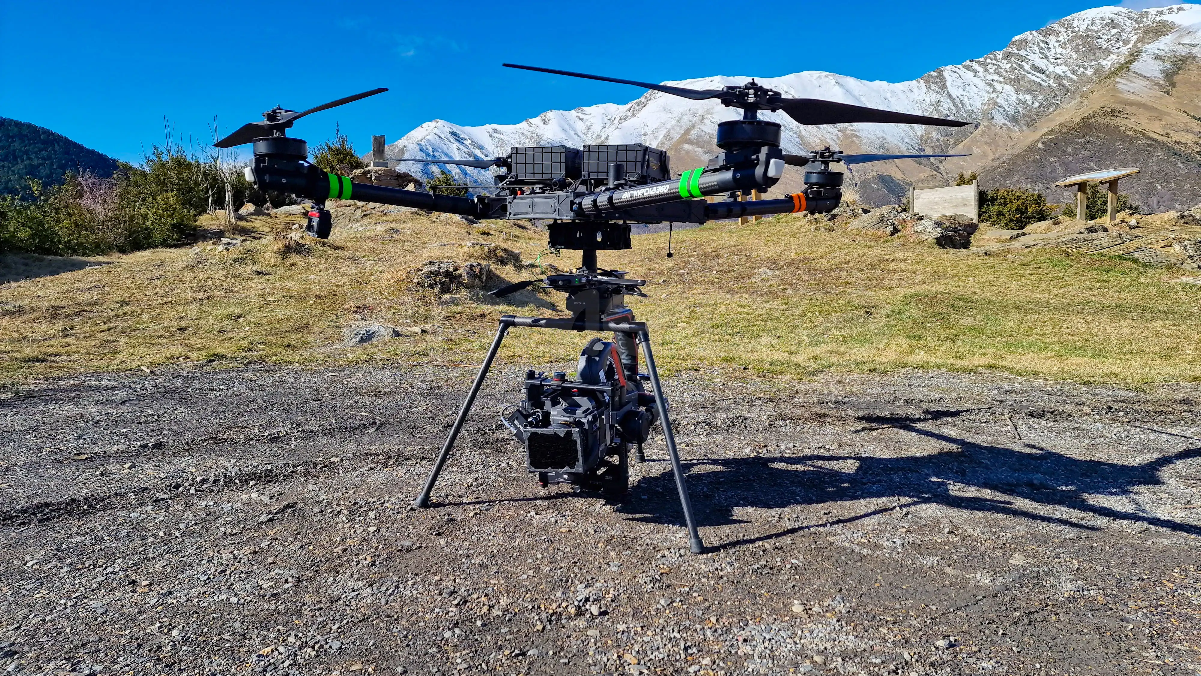 Lee más sobre el artículo Adaptamos nuestro dron de cine para volar la cámara Arriflex 235